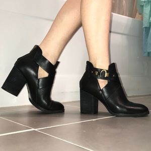 Isola Larkin black leather booties split shaft 6.5